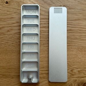Ikigai Weekly Pill Organizer - Aluminum Silver